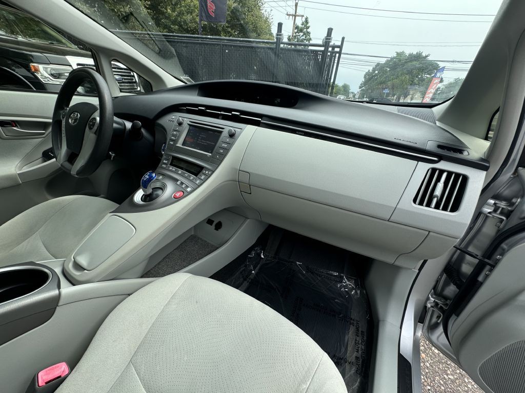 2013 Toyota Prius Image 15