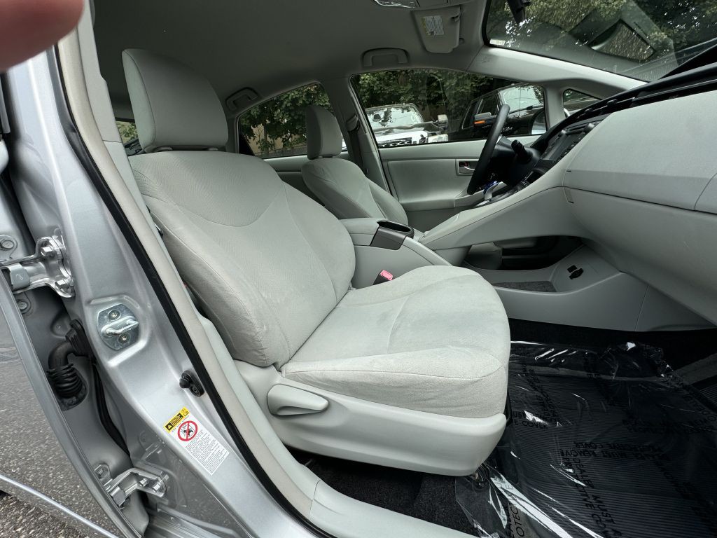 2013 Toyota Prius Image 17