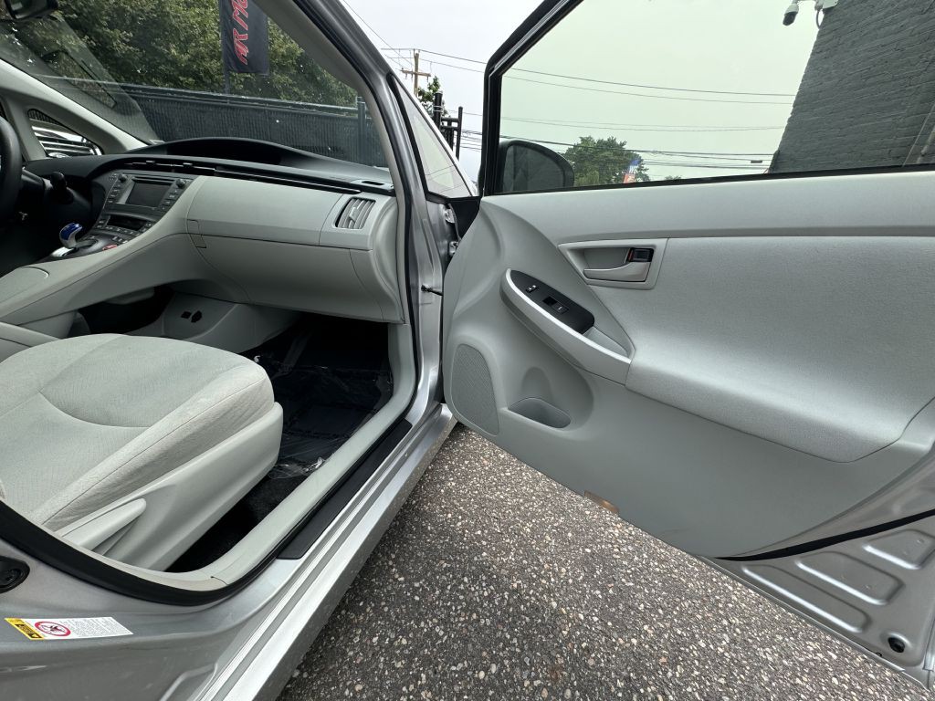 2013 Toyota Prius Image 18