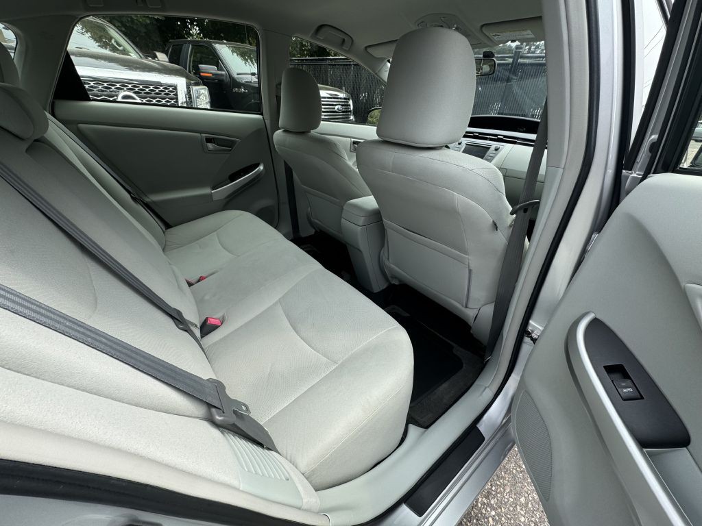 2013 Toyota Prius Image 19