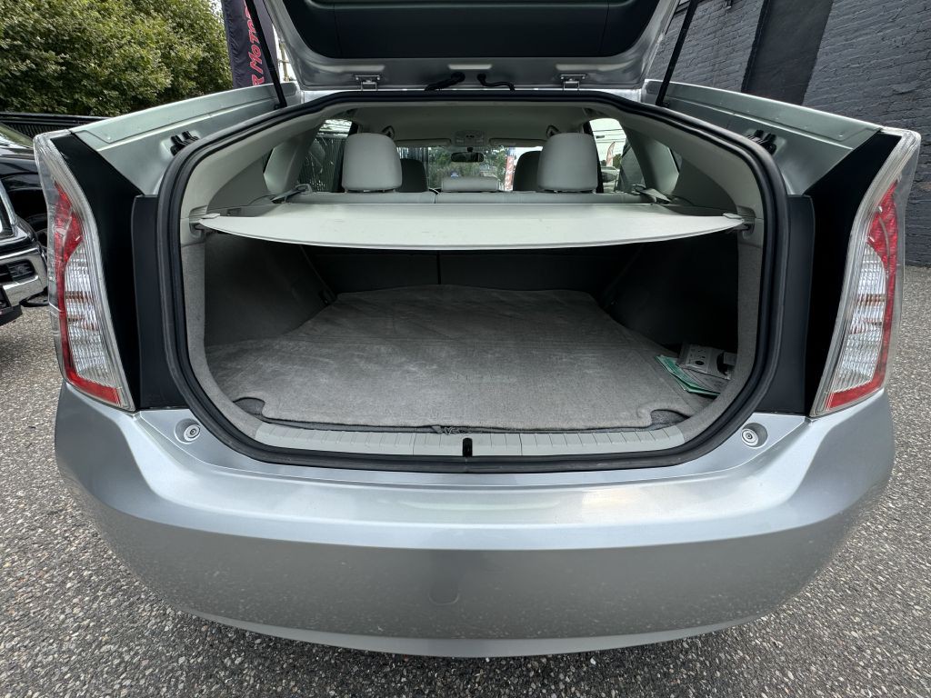 2013 Toyota Prius Image 21