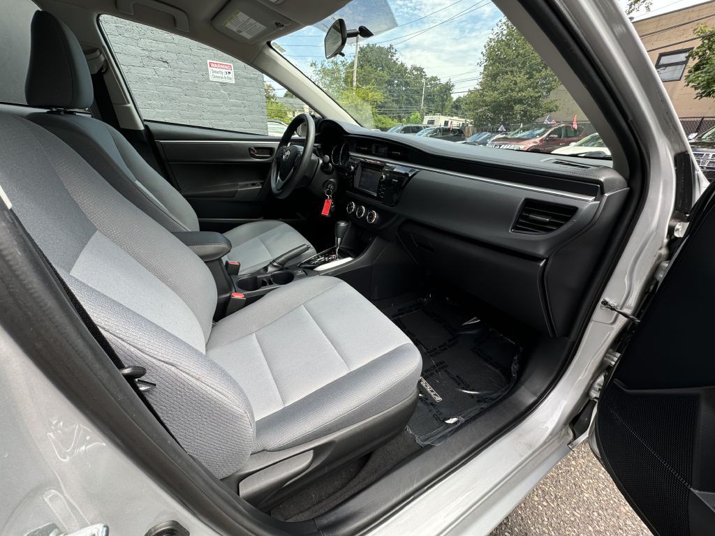 2016 Toyota Corolla Image 17