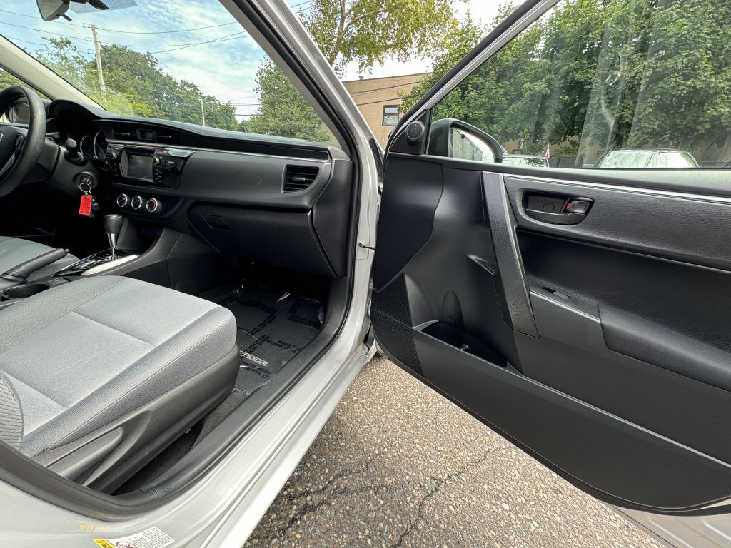 2016 Toyota Corolla Image 19