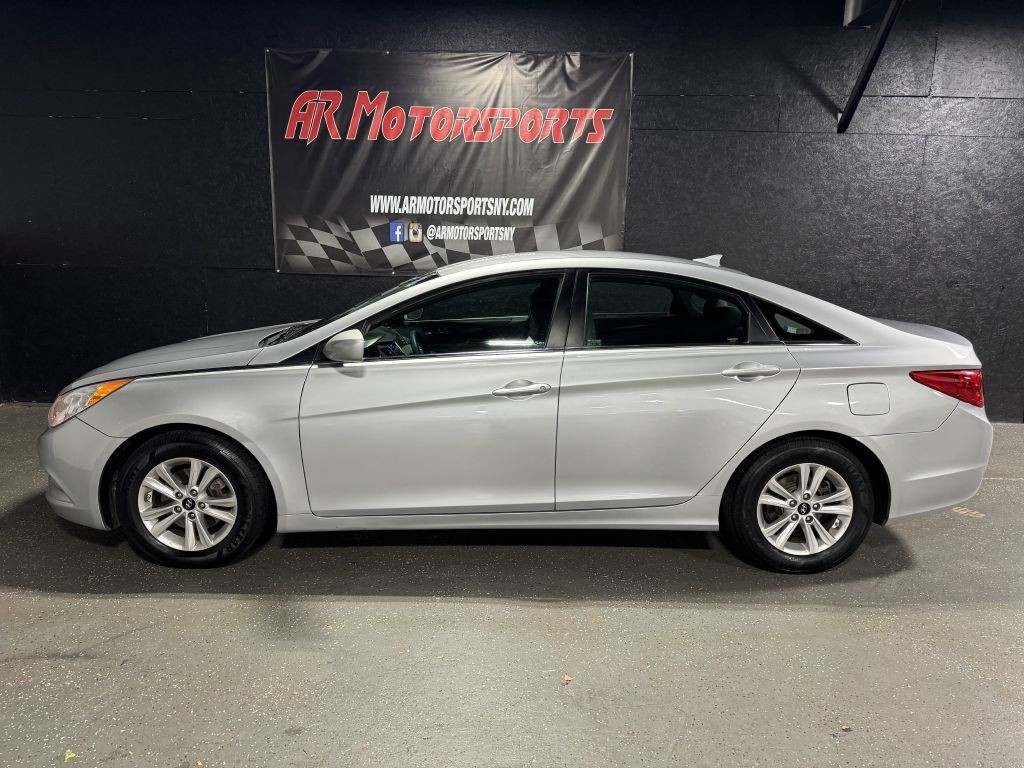 2013 Hyundai Sonata Image 2