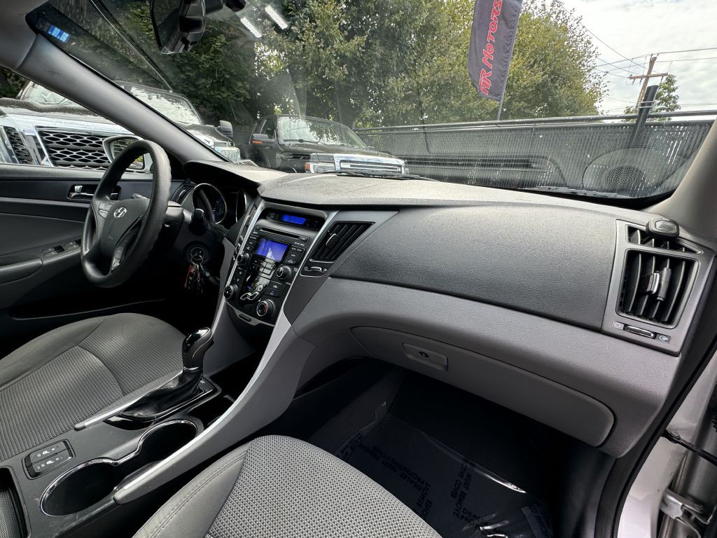 2013 Hyundai Sonata Image 17