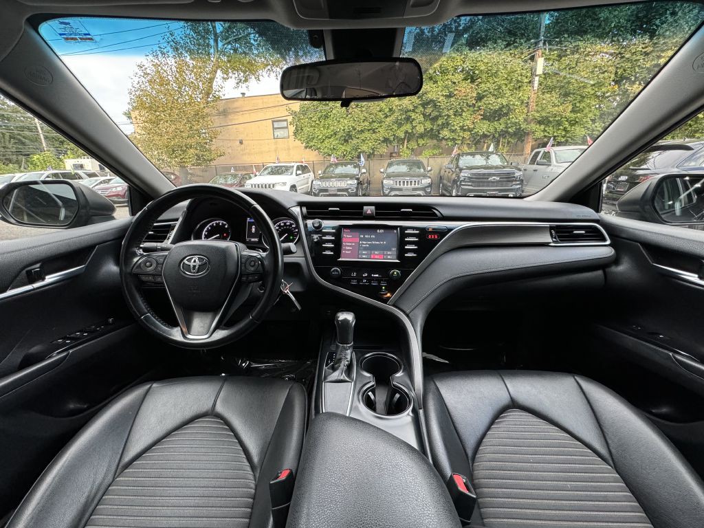 2018 Toyota Camry Image 16