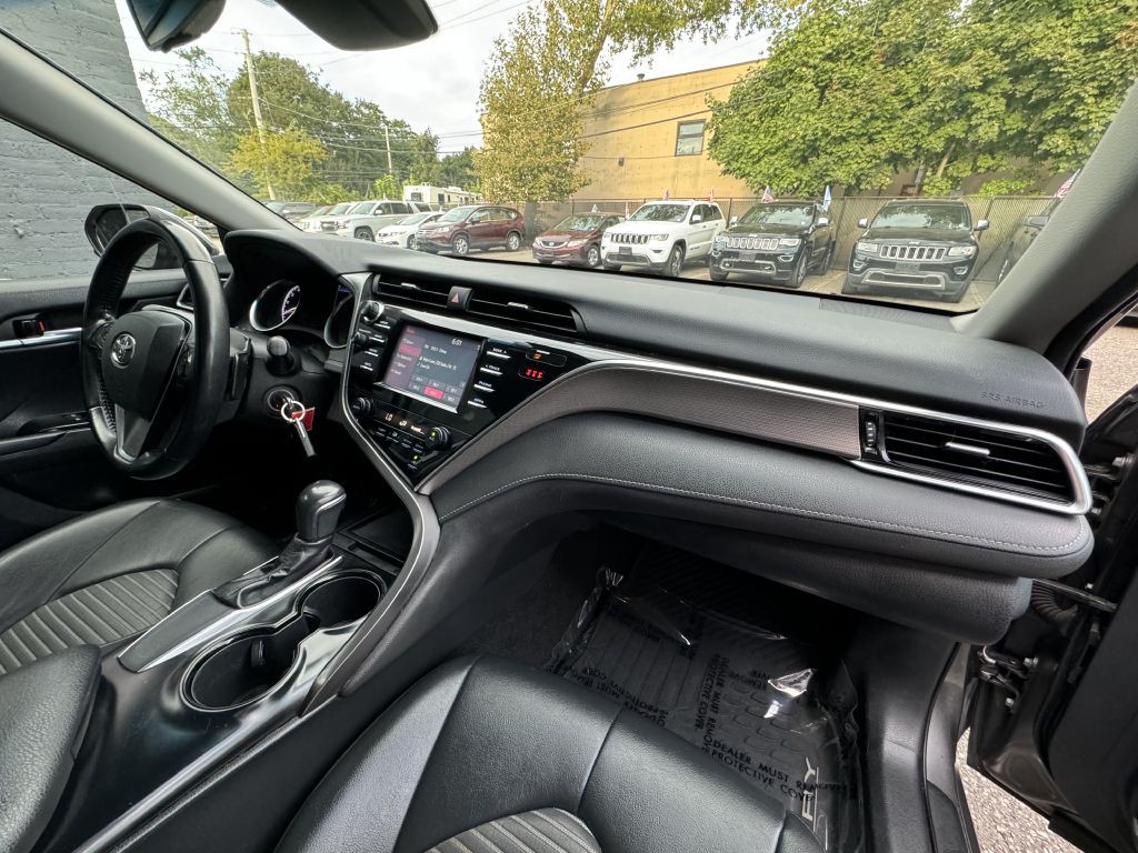 2018 Toyota Camry Image 17