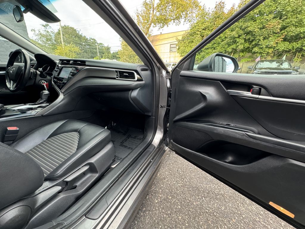 2018 Toyota Camry Image 20