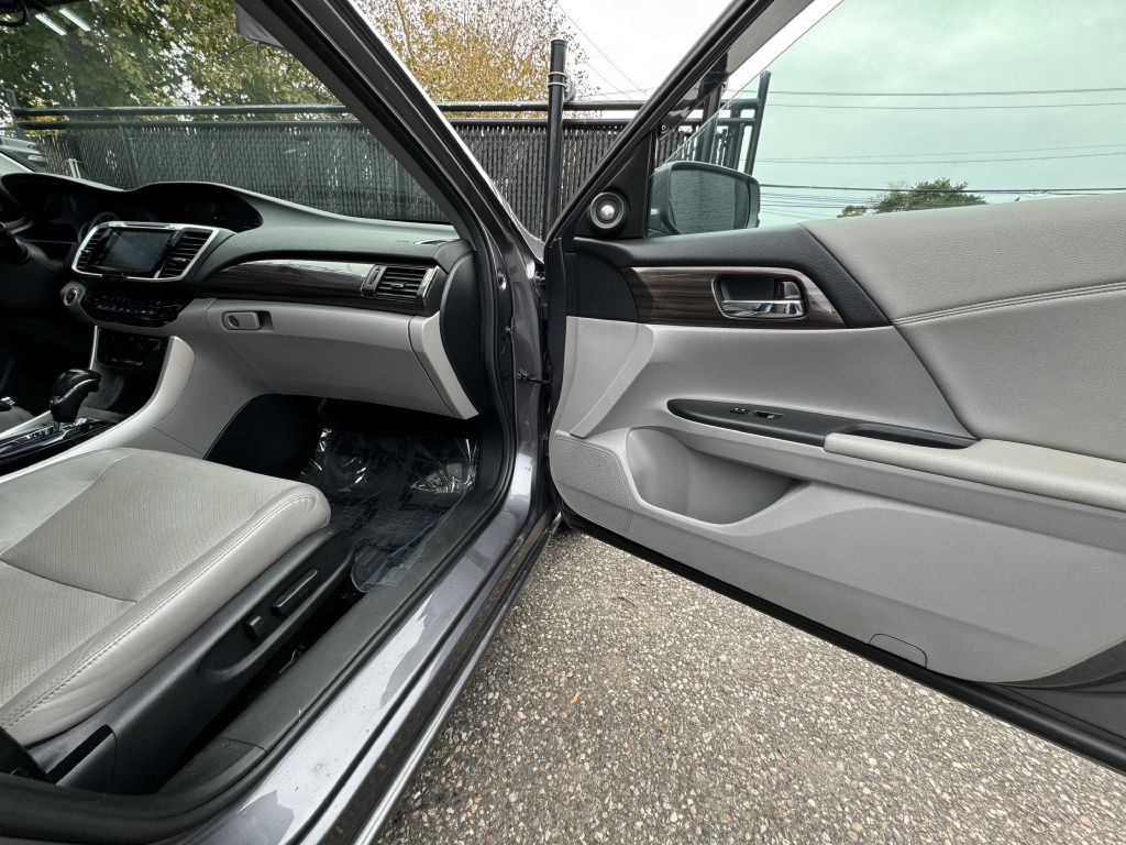 2016 Honda Accord Image 16