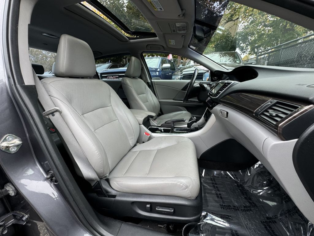 2016 Honda Accord Image 18