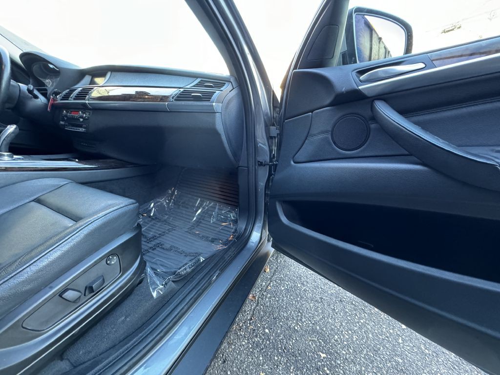 2010 BMW X5 Image 14