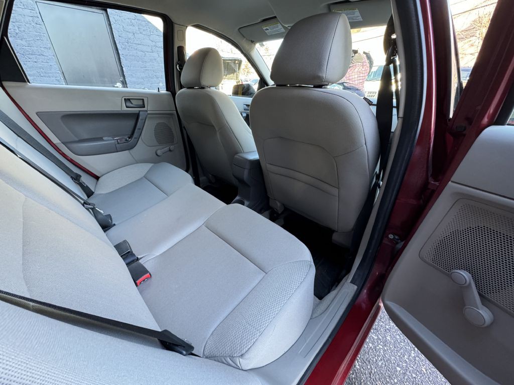 2011 Ford Focus Image 17