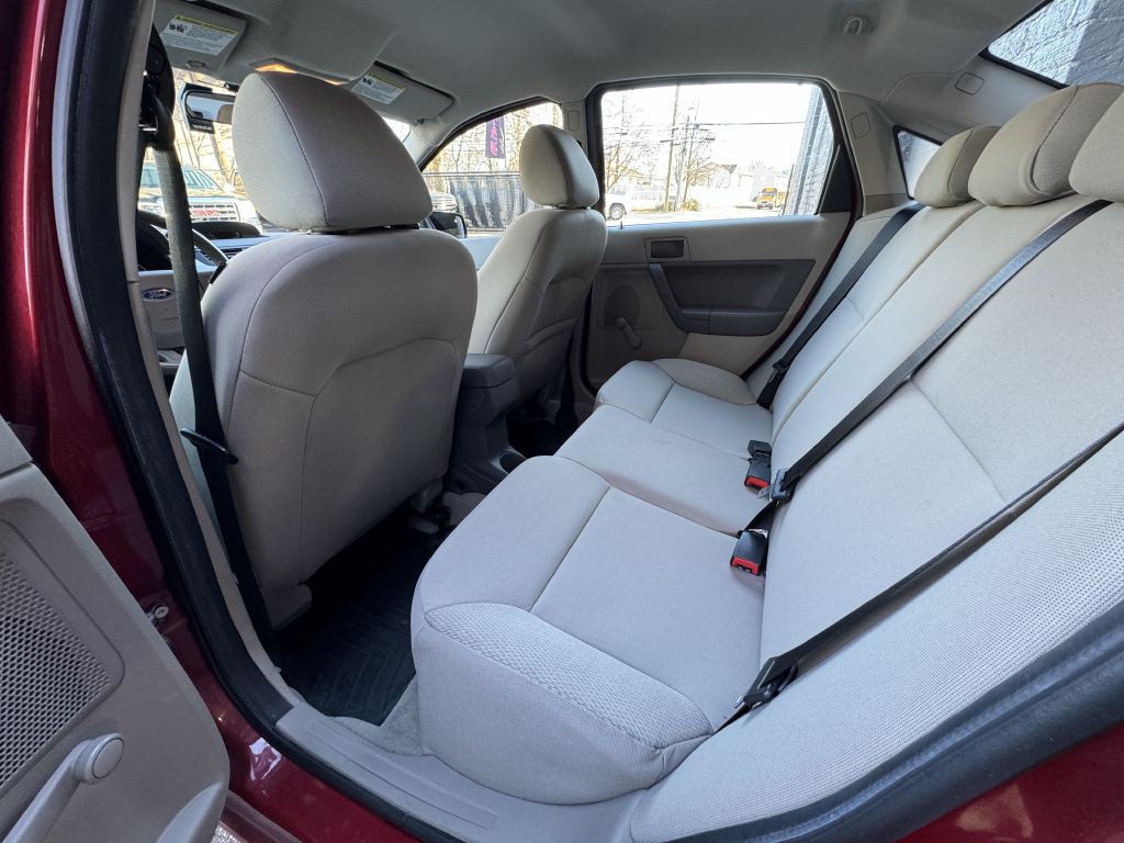 2011 Ford Focus Image 18