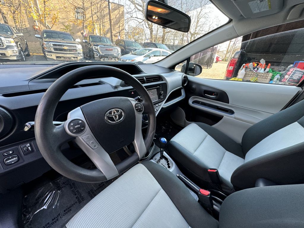 2012 Toyota Prius Image 9