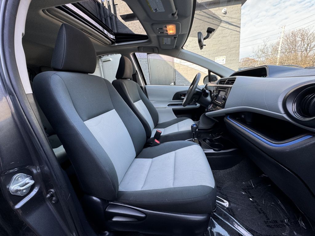 2012 Toyota Prius Image 15