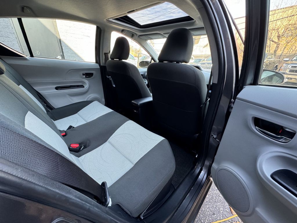 2012 Toyota Prius Image 17