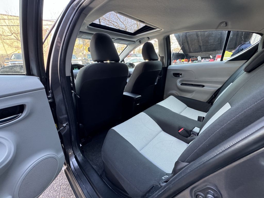 2012 Toyota Prius Image 18