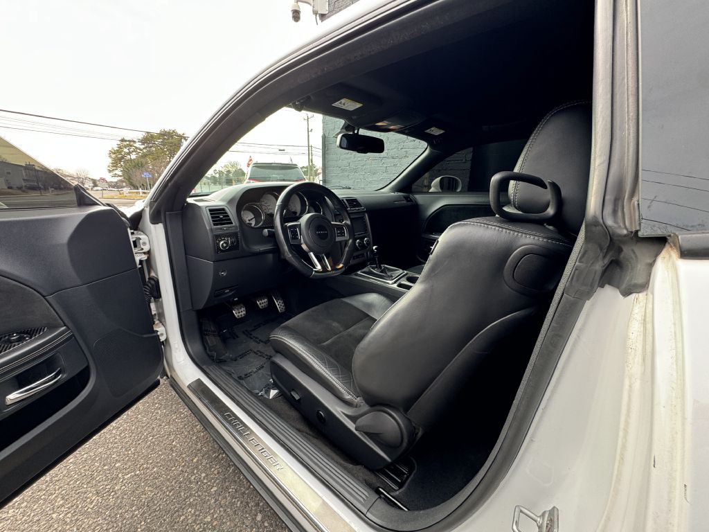 2012 Dodge Challenger Image 11