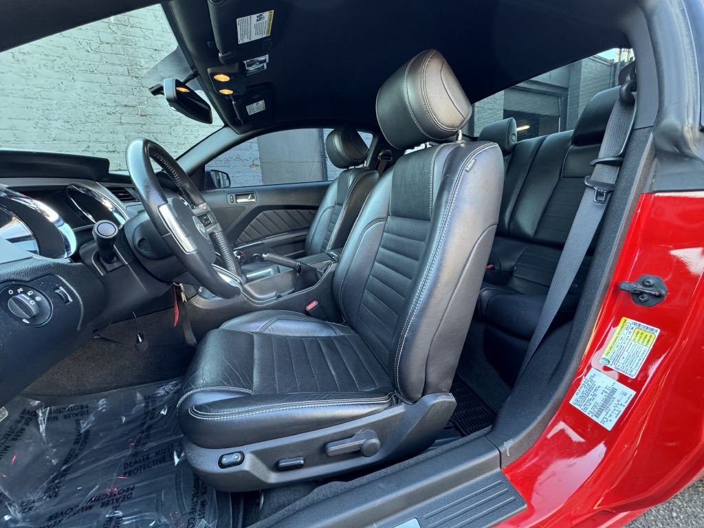 2013 Ford Mustang Image 13