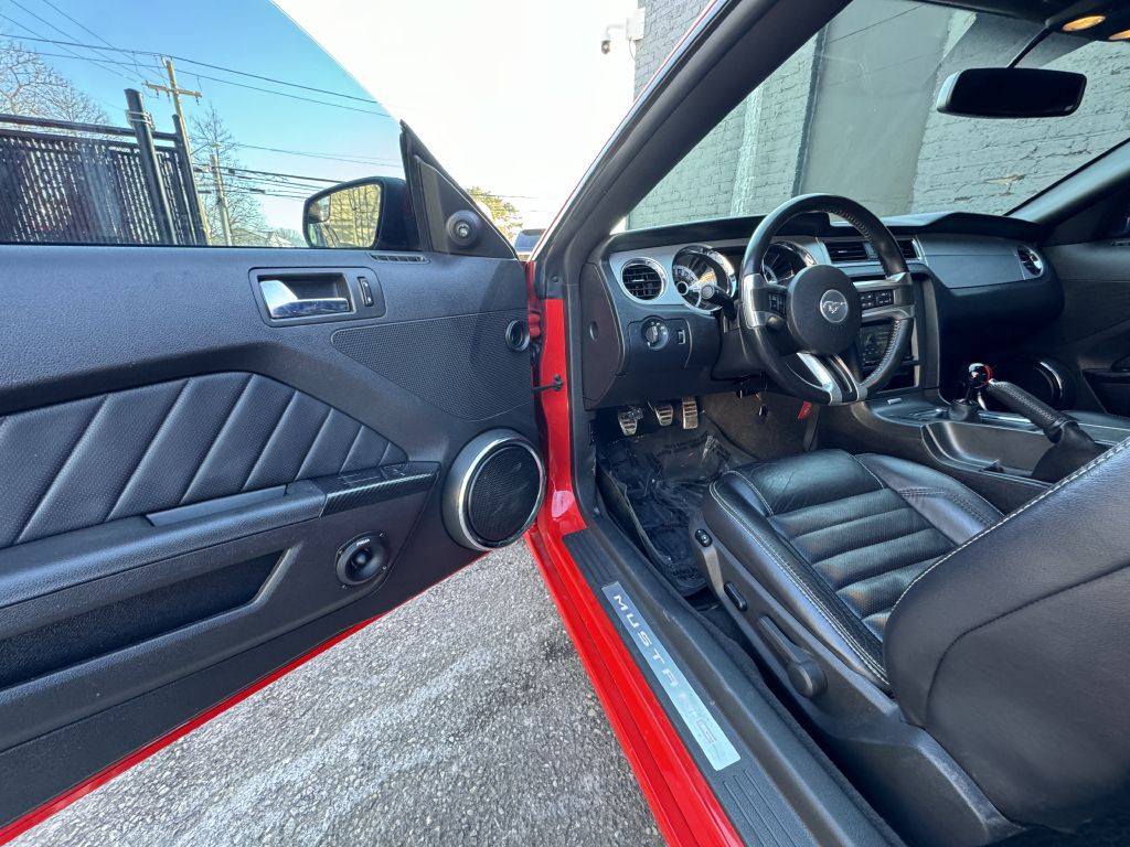 2013 Ford Mustang Image 14