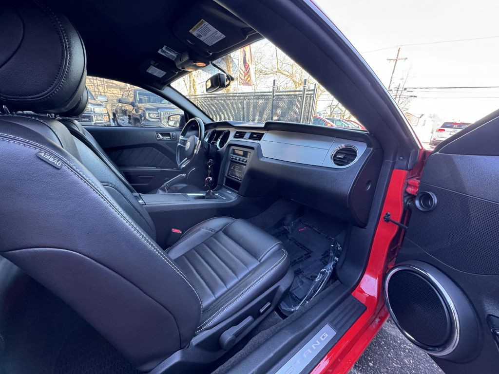 2013 Ford Mustang Image 16
