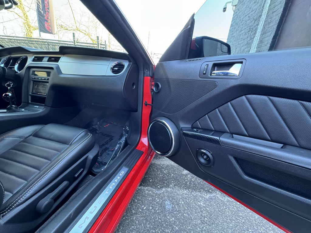 2013 Ford Mustang Image 19