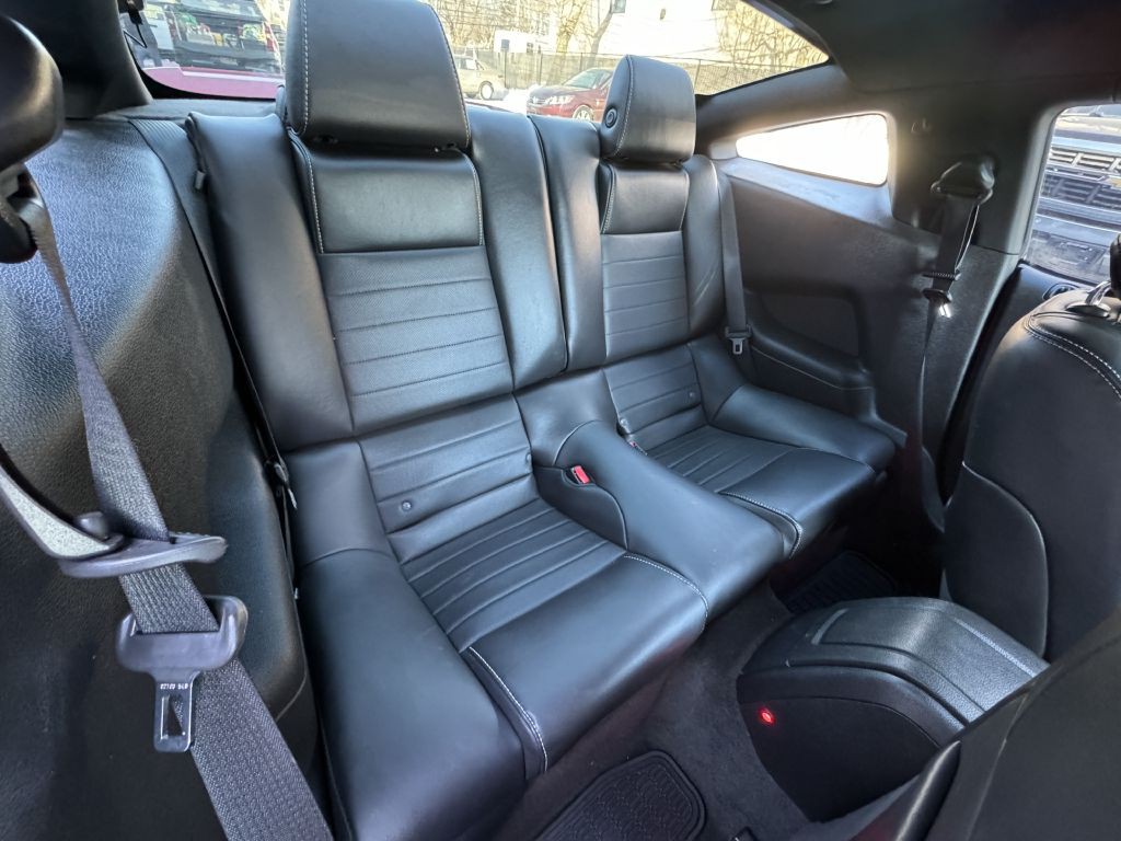 2013 Ford Mustang Image 20