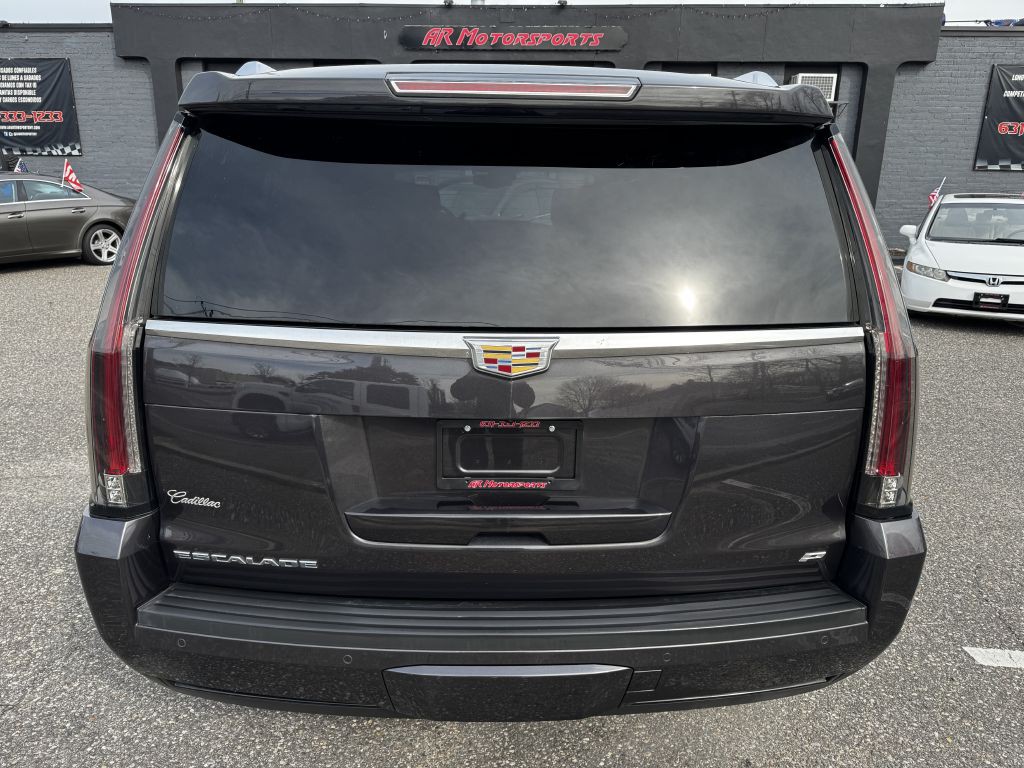 2015 Cadillac Escalade Image 4