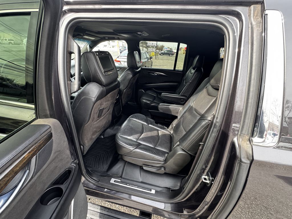 2015 Cadillac Escalade Image 10