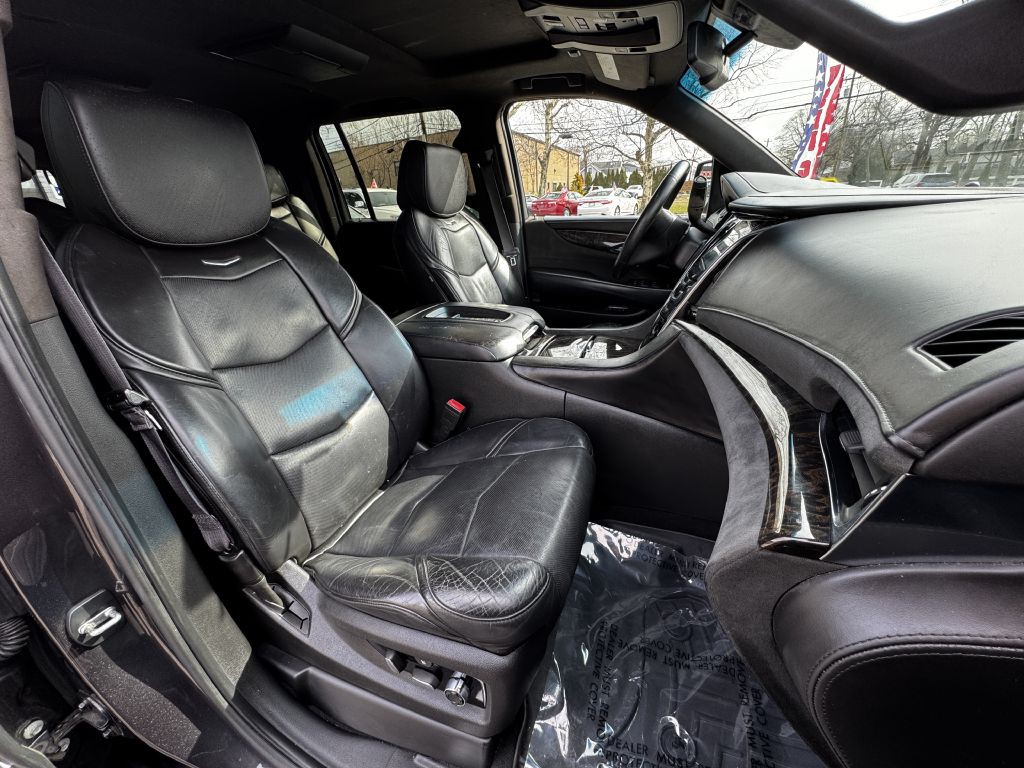 2015 Cadillac Escalade Image 16