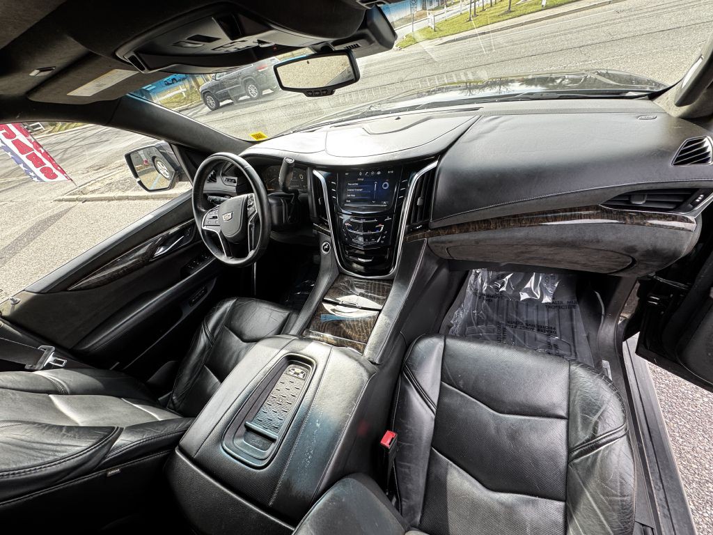 2015 Cadillac Escalade Image 17