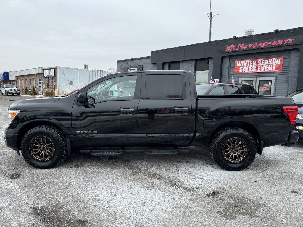 2021 Nissan Titan Image 2