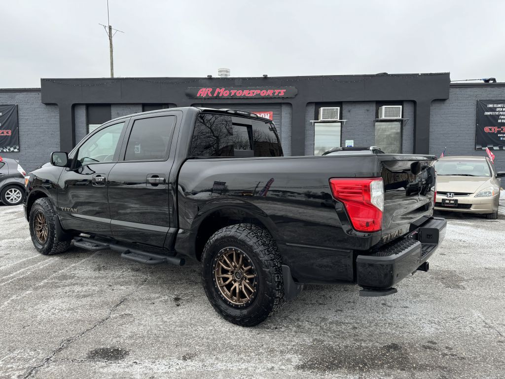 2021 Nissan Titan Image 3