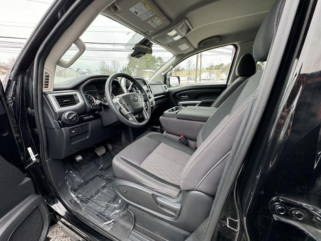 2021 Nissan Titan Image 12