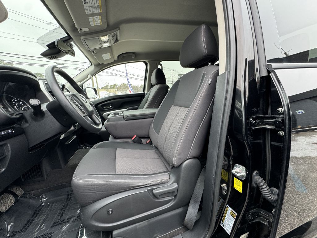2021 Nissan Titan Image 13