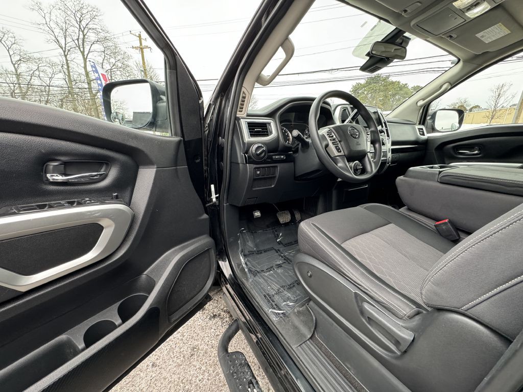 2021 Nissan Titan Image 14
