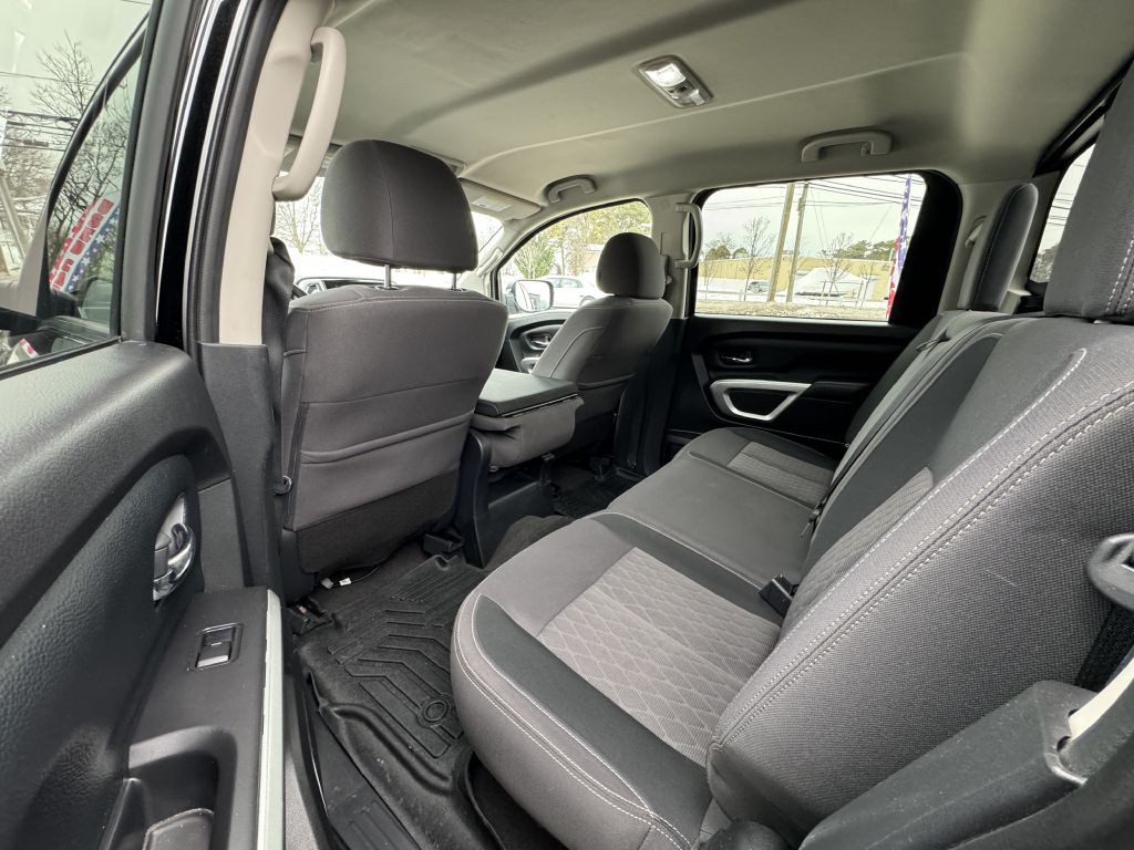 2021 Nissan Titan Image 15