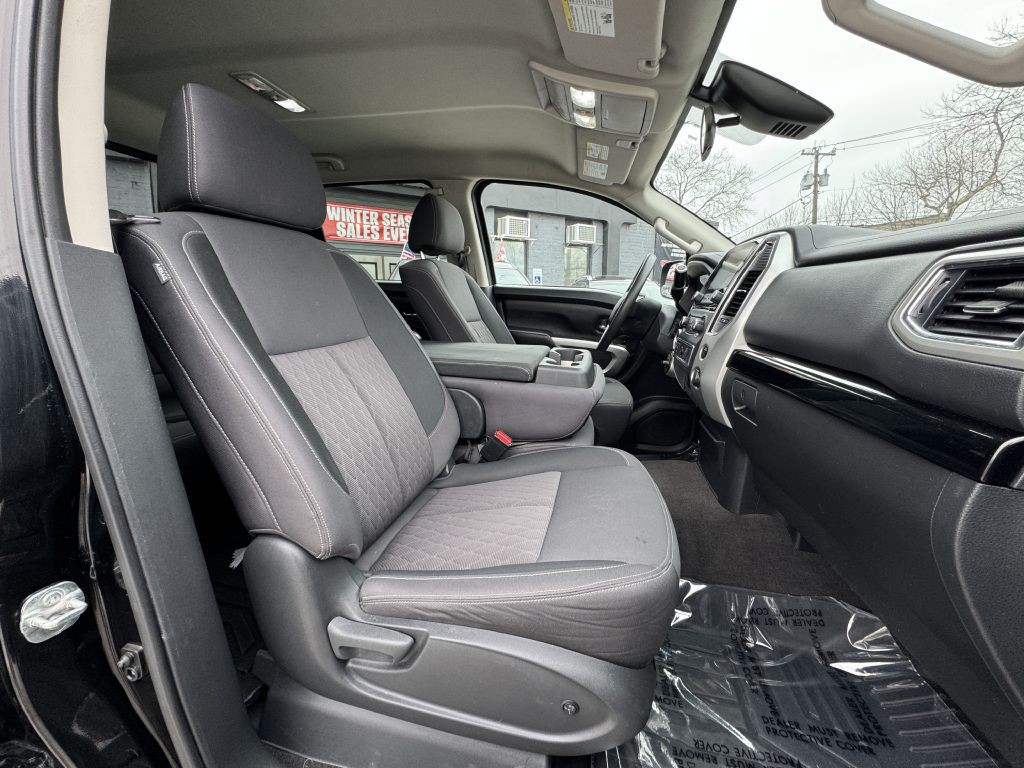 2021 Nissan Titan Image 18