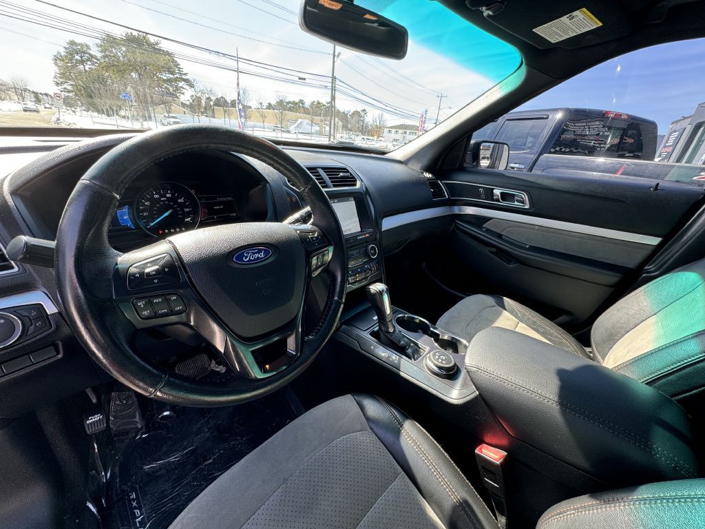 2017 Ford Explorer Image 12