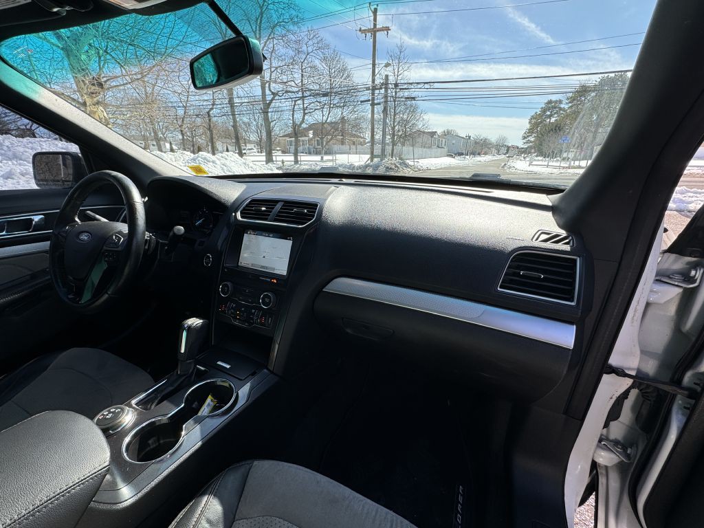 2017 Ford Explorer Image 20
