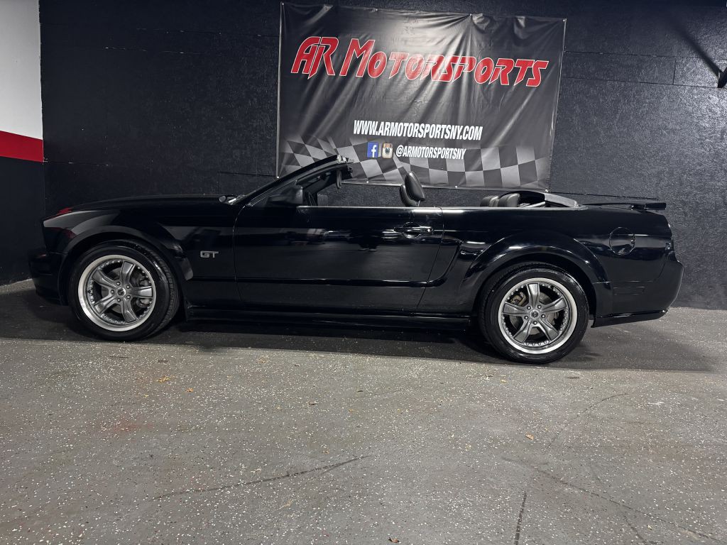 2005 Ford Mustang Image 2