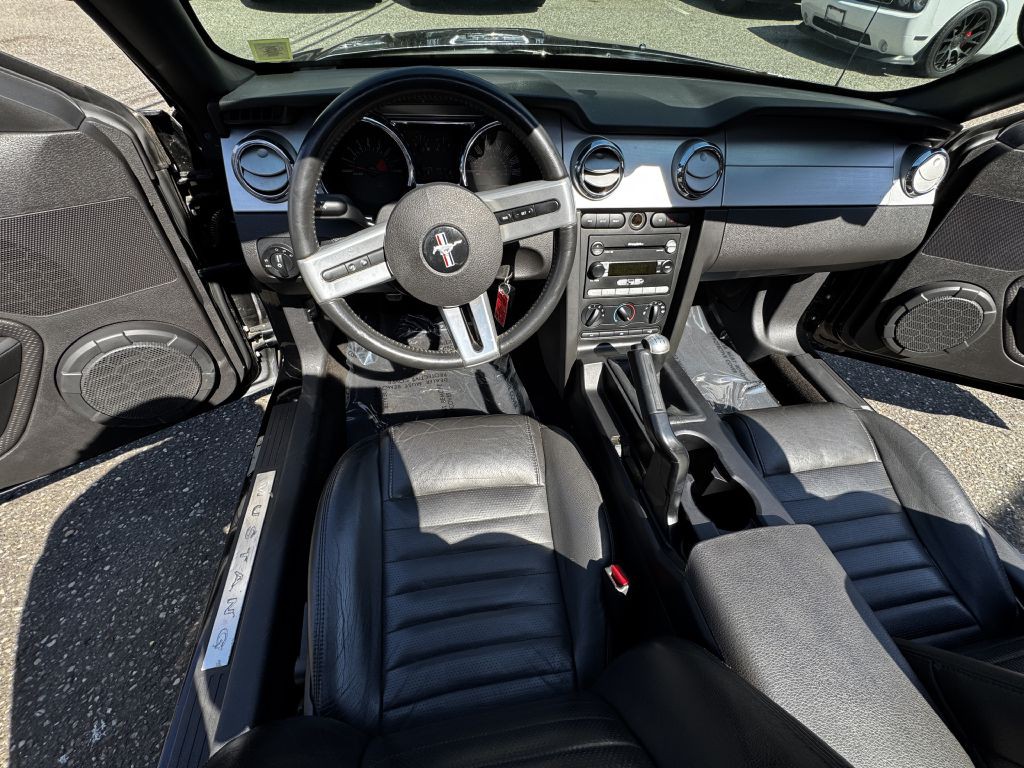 2005 Ford Mustang Image 12