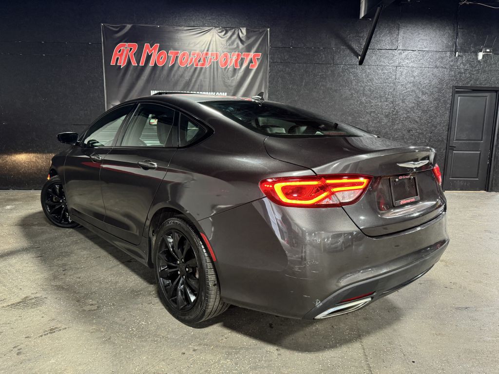 2016 Chrysler 200 Image 3