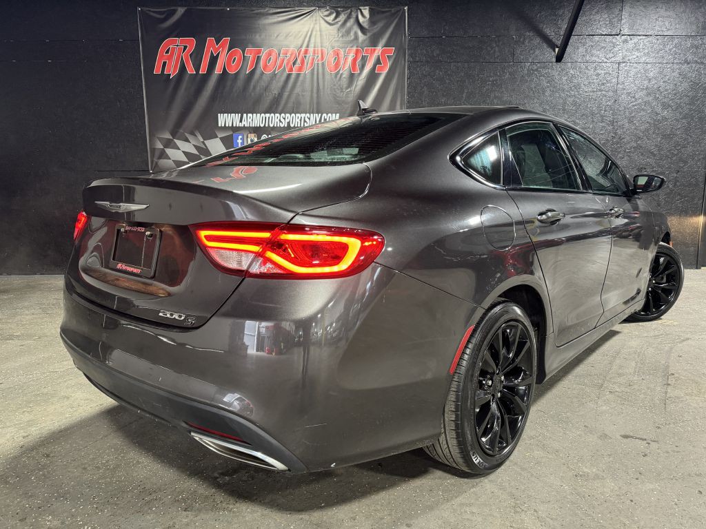2016 Chrysler 200 Image 5