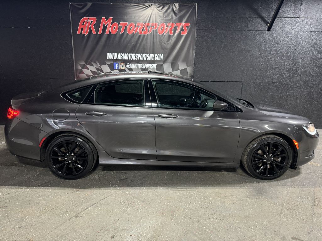 2016 Chrysler 200 Image 6