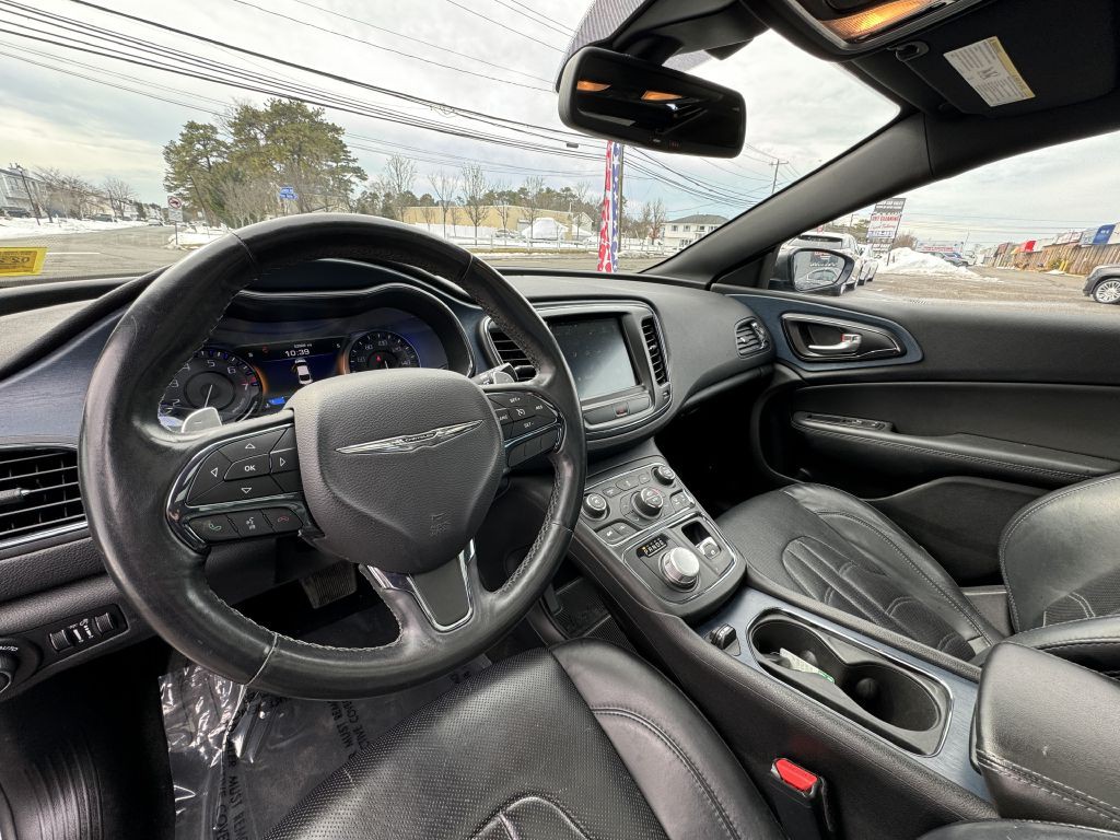 2016 Chrysler 200 Image 12