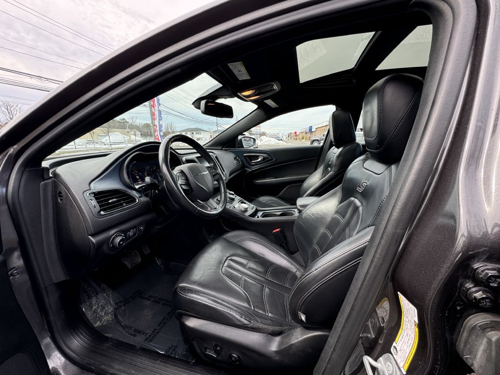 2016 Chrysler 200 Image 13