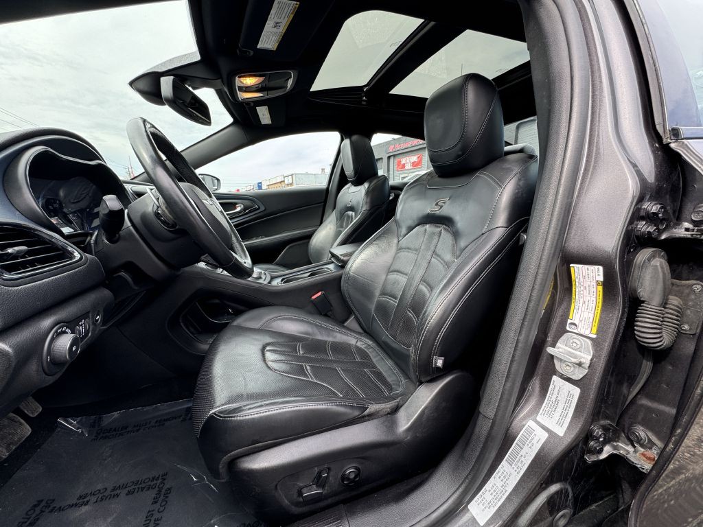 2016 Chrysler 200 Image 14