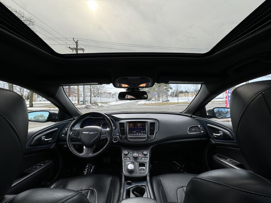 2016 Chrysler 200 Image 17