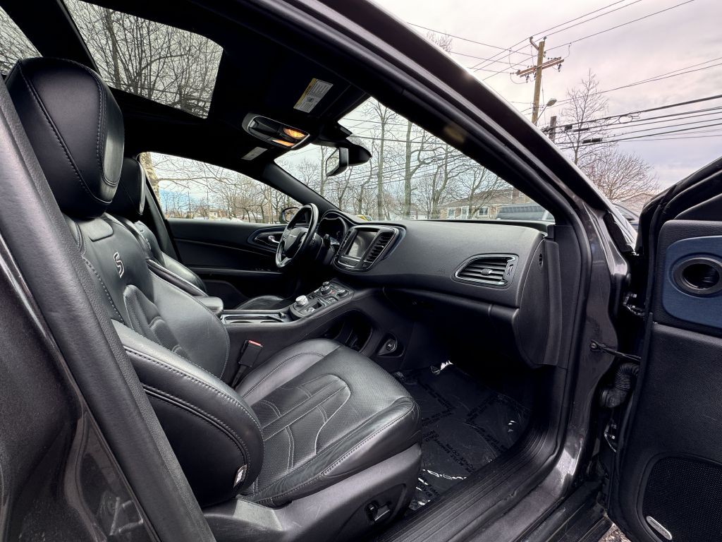 2016 Chrysler 200 Image 19